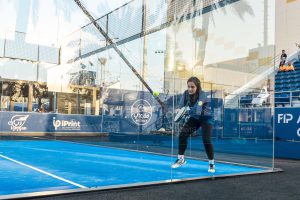 تیم بانوان تنیس ایران کنار زمین مسابقه